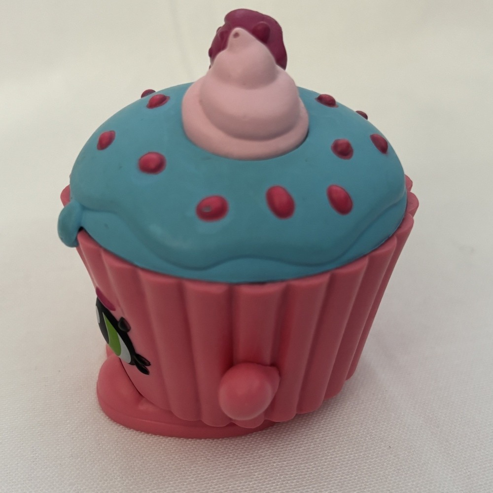 Funko Shopkins Cupcake Chic Vinyl Collectible-Pink/Blue  Party - Picture 3 of 5
